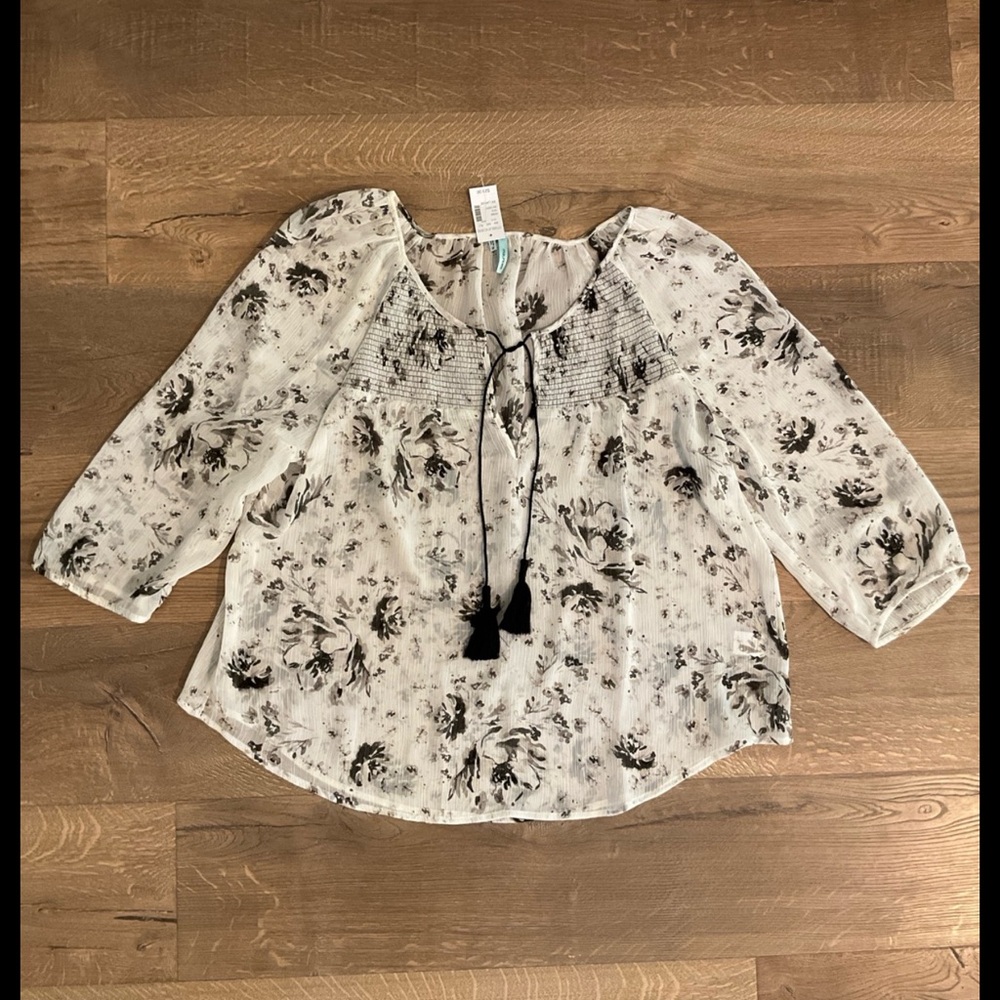 Maurice’s white, black floral sheer 3/4 sleeve blouse, XXL, NWT!